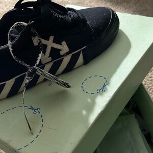 Off white sneakers size 37